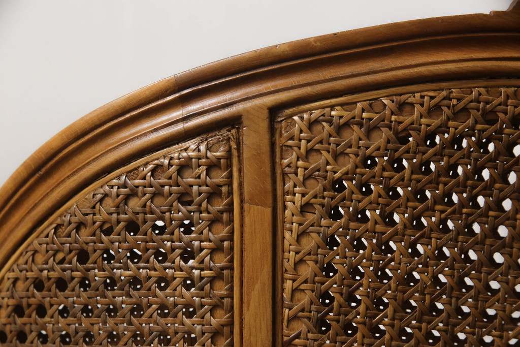 フランスアンティーク　高級品!!　ビーチ材　手の込んだ造りが魅力のラタンアームチェア(イージーチェア、ラウンジチェア、1人掛けソファ、椅子、イス)(R-070810)