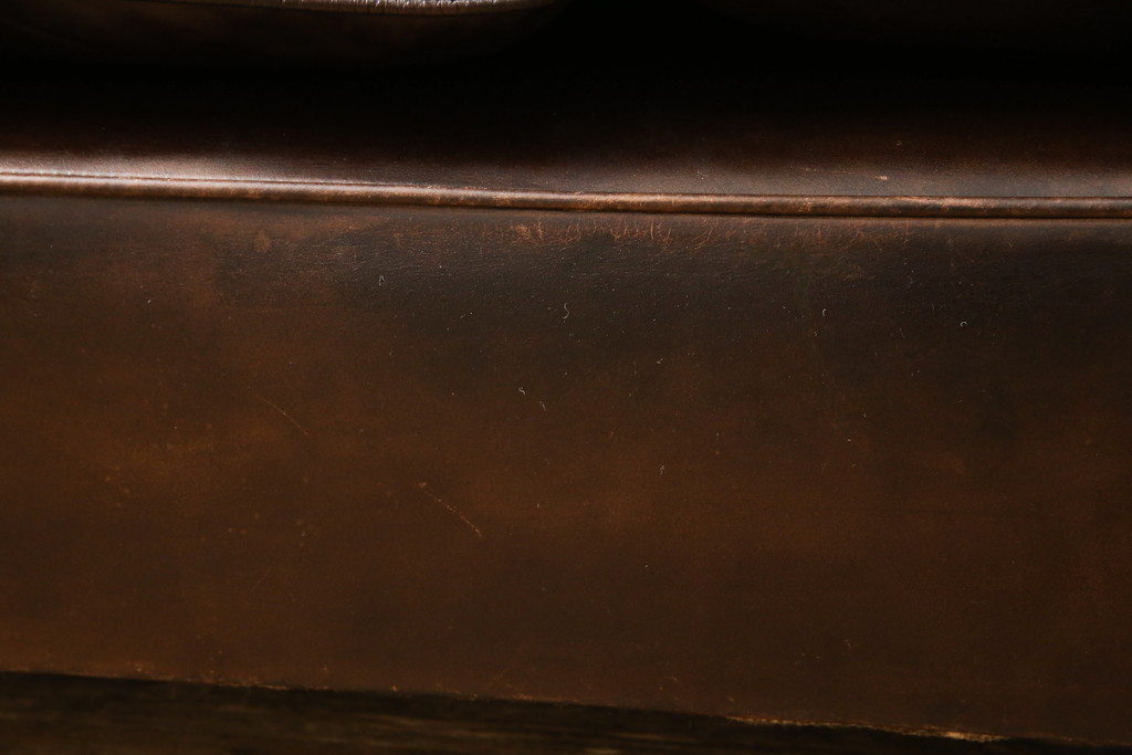 ロイズ・アンティークス　本革製　クラシカルなヴィンテージスタイルにおすすめ!3人掛けレザーソファ(3Pソファ、アームソファ)(定価約65万円)(R-056017)