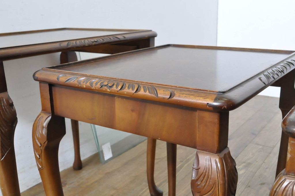 イギリスビンテージ　天板のウォールナット材の杢目が美しいネストテーブル(カフェテーブル、コーヒーテーブル、サイドテーブル、ローテーブル、ヴィンテージ)(R-063830)