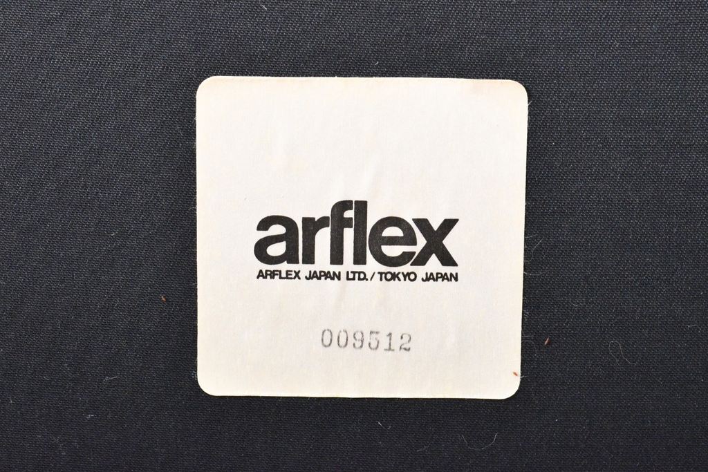 中古　arflex(アルフレックス)　GIUBBA(ジュバ)　無駄のないシンプルさが魅力的な2人掛けソファ+オットマンのセット(定価約45万円)(ラブソファ、二人掛け)(R-059748)