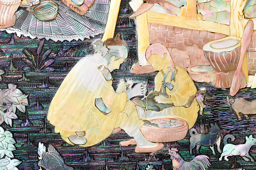 中古　高級品　美品　韓国民芸家具　圧巻の螺鈿(ラデン)細工がインパクト抜群のワードローブ(定価約120万円)(収納棚、洋服タンス)(R-054292)