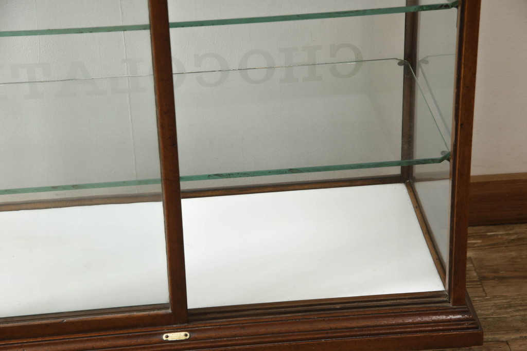 イギリスアンティーク　Lloyd’s Antiques(ロイズ・アンティークス)取り扱い　マホガニー材　お洒落なディスプレイが叶うガラスケース(ショーケース、陳列棚、飾り棚、店舗什器)(R-063970)