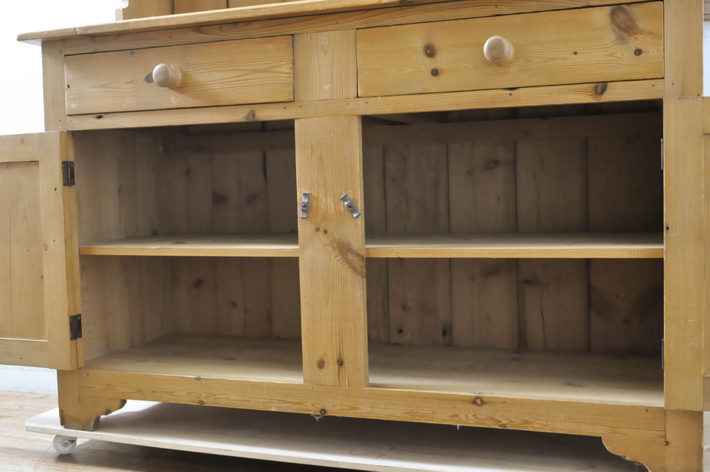 フランスアンティーク　オールドパイン材　カントリーインテリアにおすすめのカップボード(食器棚、戸棚、収納棚、キャビネット)(R-064217)