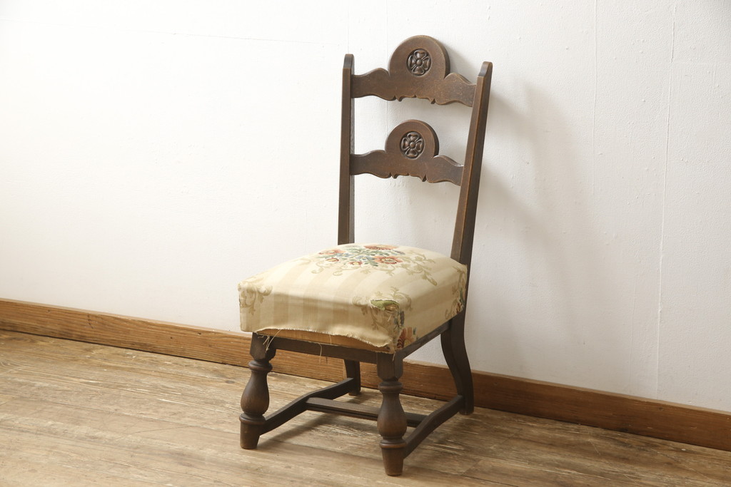 ビンテージ家具 和製ヴィンテージ 神戸洋家具 背板の彫りが目を惹く、クラシカルな佇まいのダイニングチェア(椅子、イス)(R-058917)  ラフジュ工房