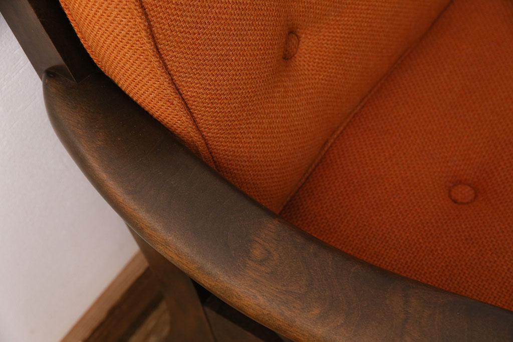 中古　北海道民芸家具　オレンジカラーが温かみのある雰囲気を醸し出す一人掛けソファ(1シーター、1Pソファ、椅子)(R-049185)