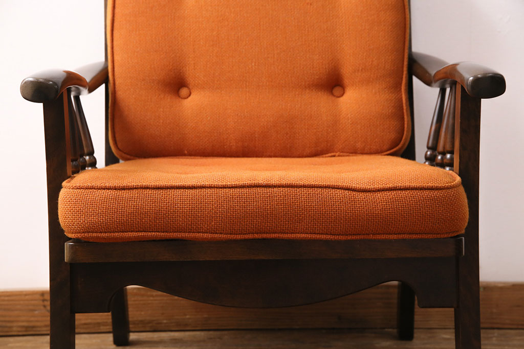 中古　北海道民芸家具　オレンジカラーが温かみのある雰囲気を醸し出す一人掛けソファ(1シーター、1Pソファ、椅子)(R-049185)