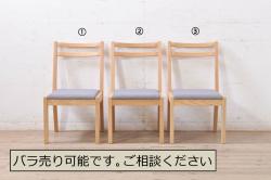 中古　北海道民芸家具　クラシカルな雰囲気を醸し出すダイニングチェア2脚セット(椅子、板座チェア、アームチェア)(R-059678)