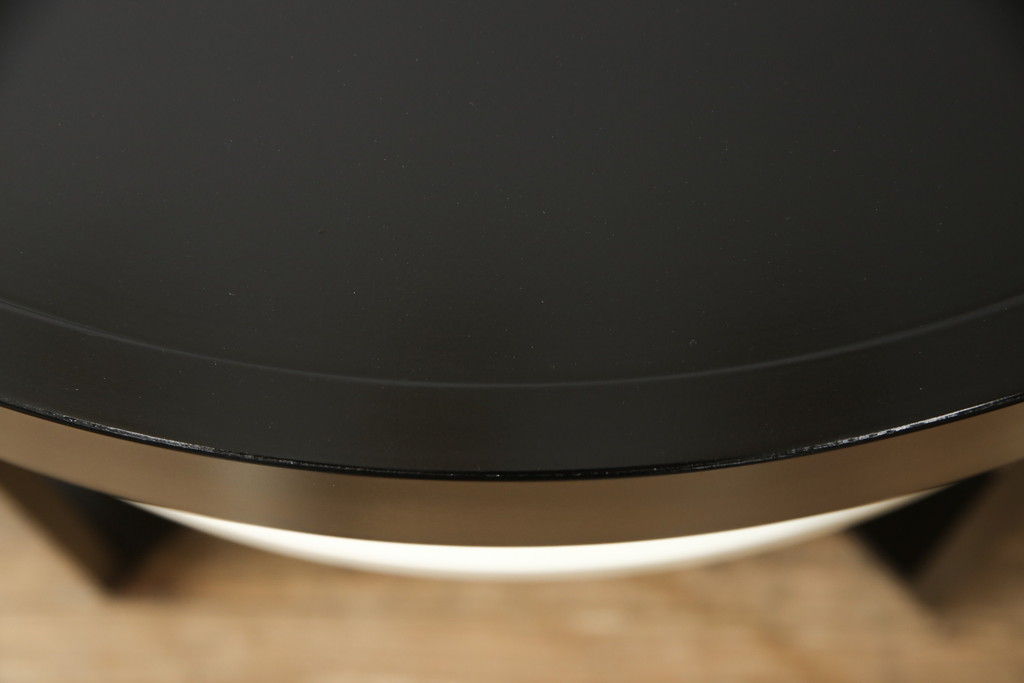 中古　特注品　モダンなデザインでスタイリッシュな空間づくりに活躍するサイドテーブル(コーヒーテーブル、ラウンドテーブル、エンドテーブル)(定価約15万円)(R-055680)