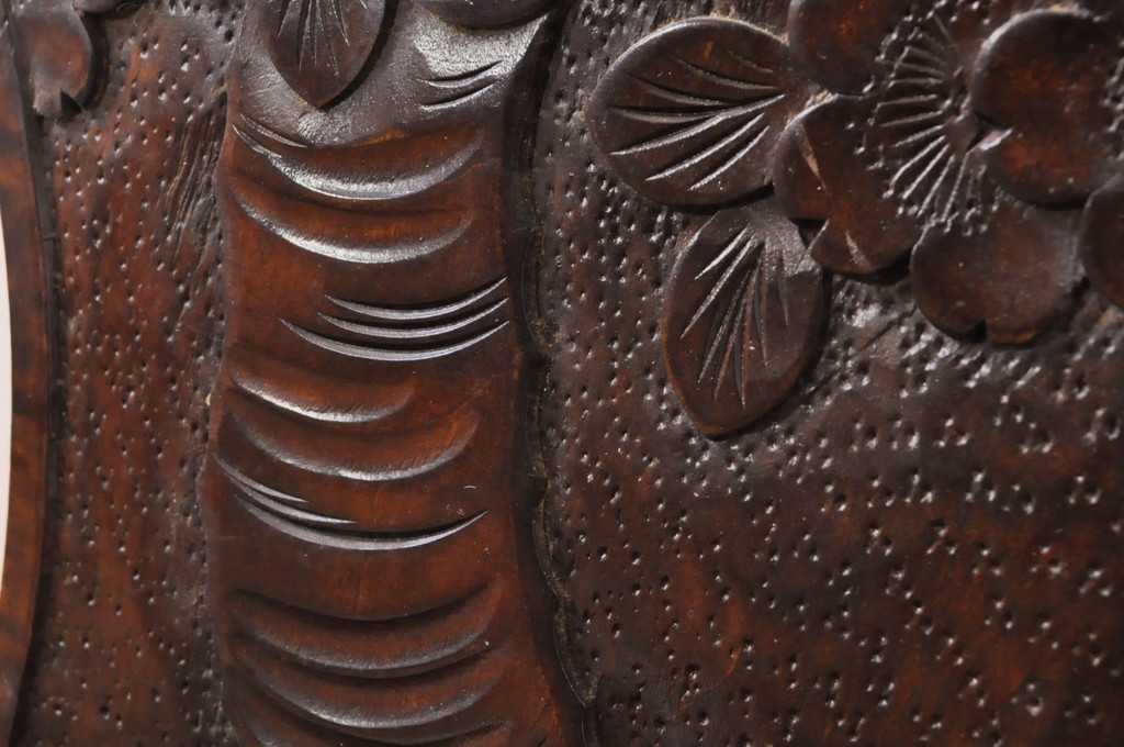 中古　美品　軽井沢彫り　シックな色合いと華やかな桜の彫刻が美しいチェア2脚セット(板座チェア、ダイニングチェア、イス、椅子)(R-071062)