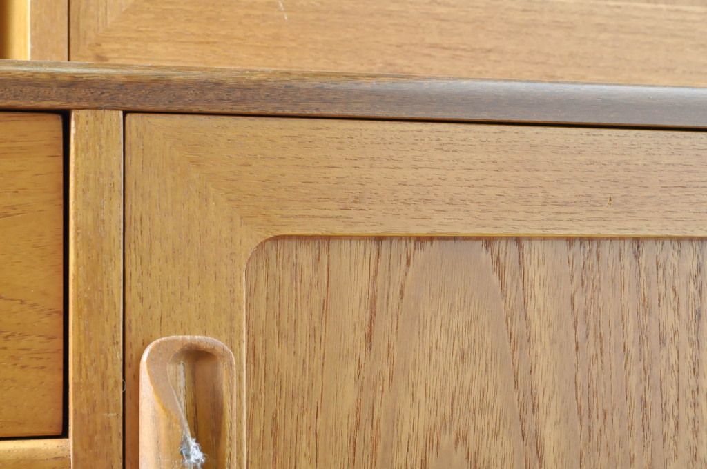 イギリスヴィンテージ　G-PLAN(ジープラン)　Fresco(フレスコ)　温かな雰囲気漂うキャビネット(カップボード、食器棚、収納棚、戸棚、ビンテージ、北欧)(R-065139)