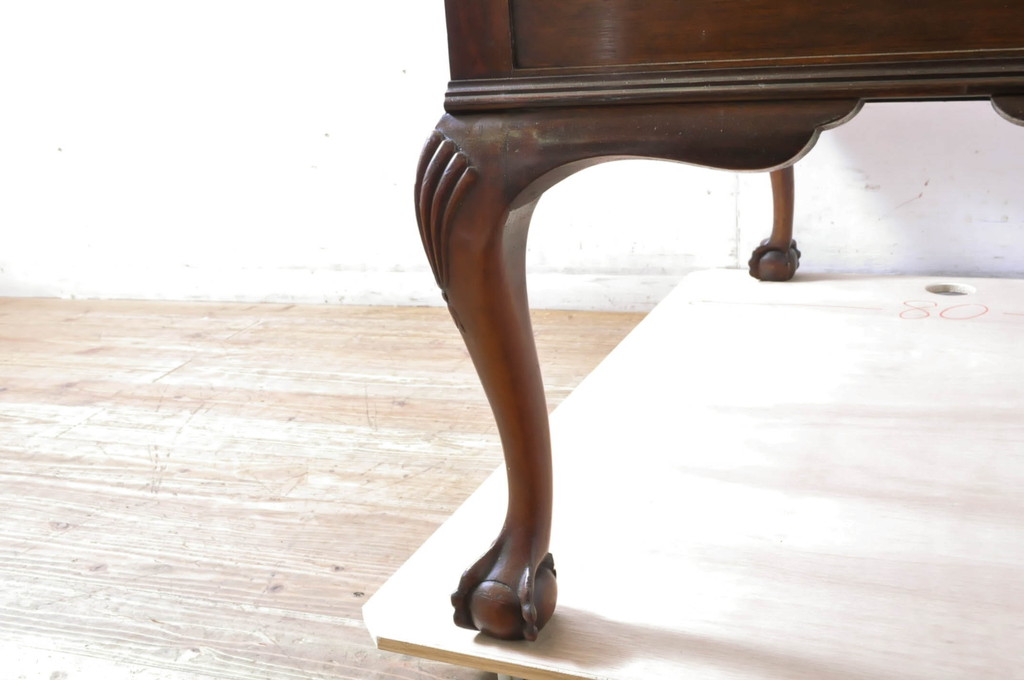 イギリスアンティーク　ウォールナット材　猫脚の優美な曲線デザインが目を惹くデスク(机、ワークデスク、オフィスデスク、在宅用、在宅ワーク、両袖机)(R-065148)