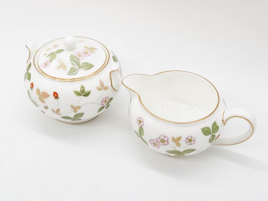 イギリス WEDGWOOD(ウェッジウッド) WILD STRAWBERRY(ワイルド ストロベリー) R4406  苺のデザインが可愛らしいシュガーポット&クリーマー2点セット(イチゴ、いちご、ミルクジャー、ミルクポット、ボンボン入れ、洋食器、金彩、白磁、ボーンチャイナ、英国)(R-079003  ...