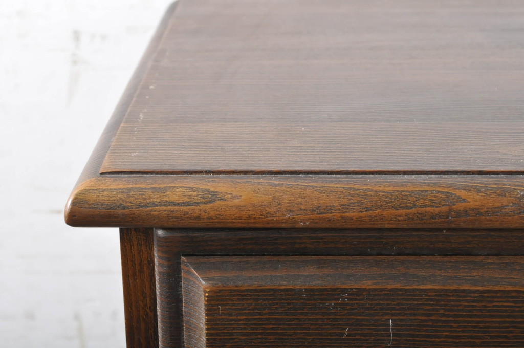 和製ビンテージ　カリモク家具(karimoku)　落ち着いた色味と木目が魅力的な縦型チェスト(サイドチェスト、引き出し)(R-071298)