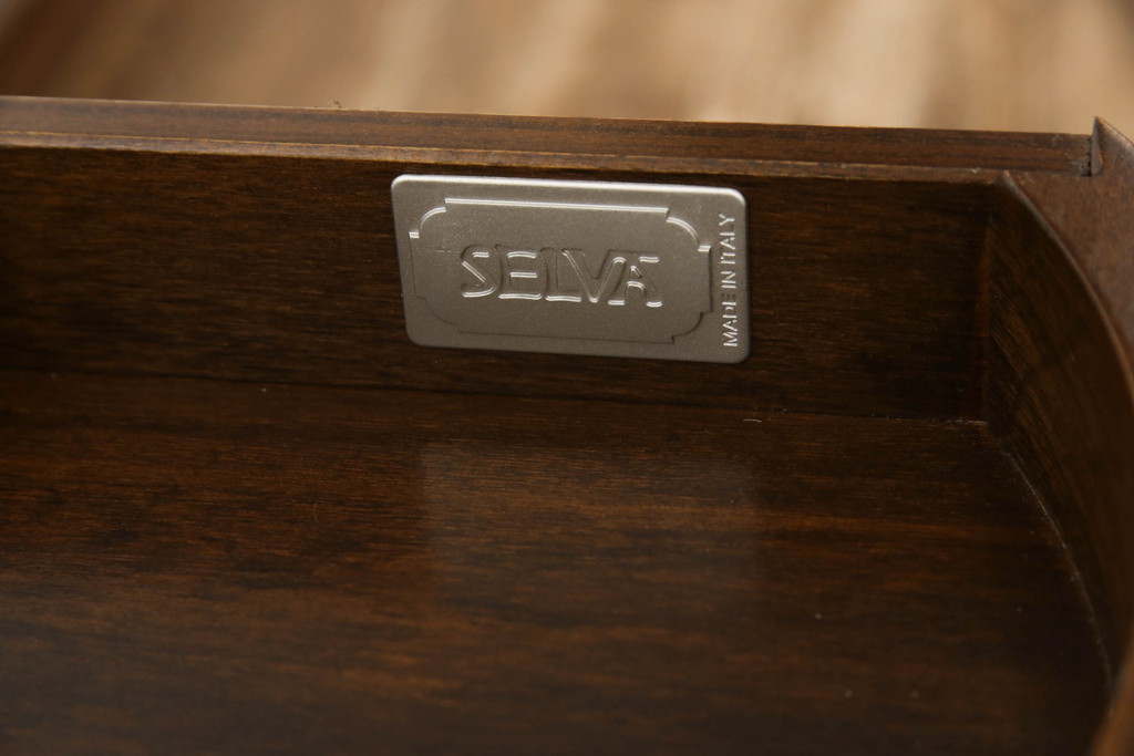 中古　美品　イタリア　SELVA(セルバ)　個性的な脚のデザインが目を引くサイドテーブル(花台、ナイトテーブル)(R-053667)