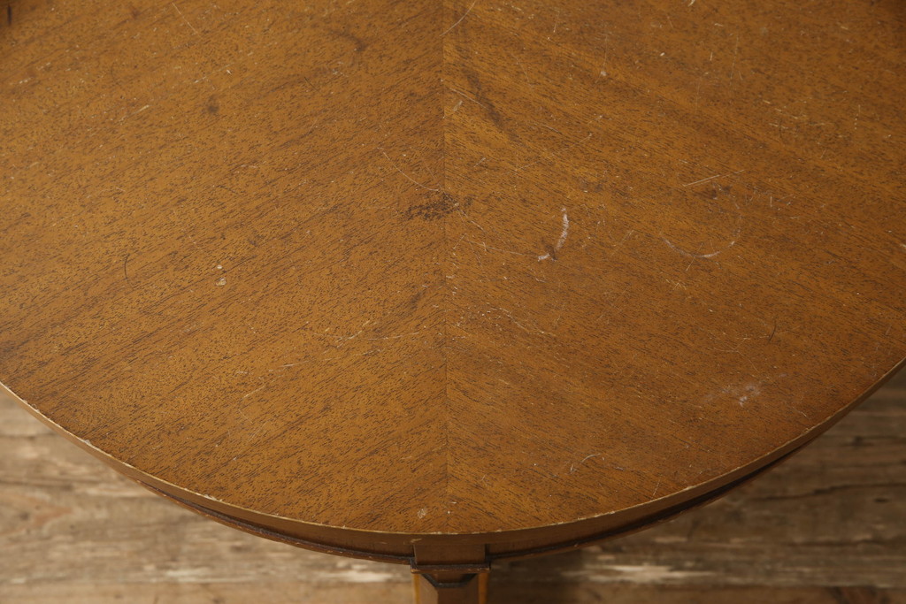 中古　DREXEL HERITAGE(ドレクセルヘリテイジ)　クラシカルな佇まいが目を惹くローテーブル(カフェテーブル、コーヒーテーブル、センターテーブル、ラウンドテーブル)(R-065409)