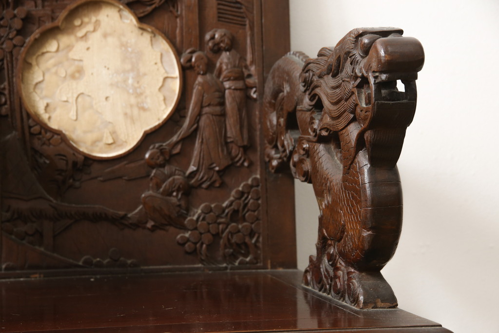 ビンテージ家具　中国　珍品　希少!　花梨(カリン)材　龍の彫刻が目を引くアームチェア(板座チェア、ダイニングチェア、椅子、ヴィンテージ)(R-059718)