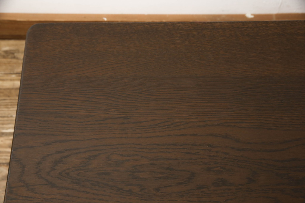中古　横浜クラシック家具　ノックオンウッド(knockonwood)　挽き物の脚が気品を感じさせるサイドテーブル(定価約22万円)(作業台、リビングテーブル、センターテーブル)(R-055473)