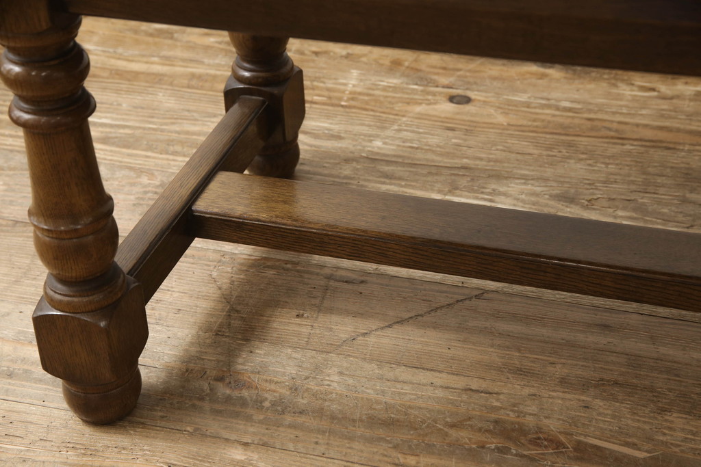 中古　横浜クラシック家具　ノックオンウッド(knockonwood)　挽き物の脚が気品を感じさせるサイドテーブル(定価約22万円)(作業台、リビングテーブル、センターテーブル)(R-055473)