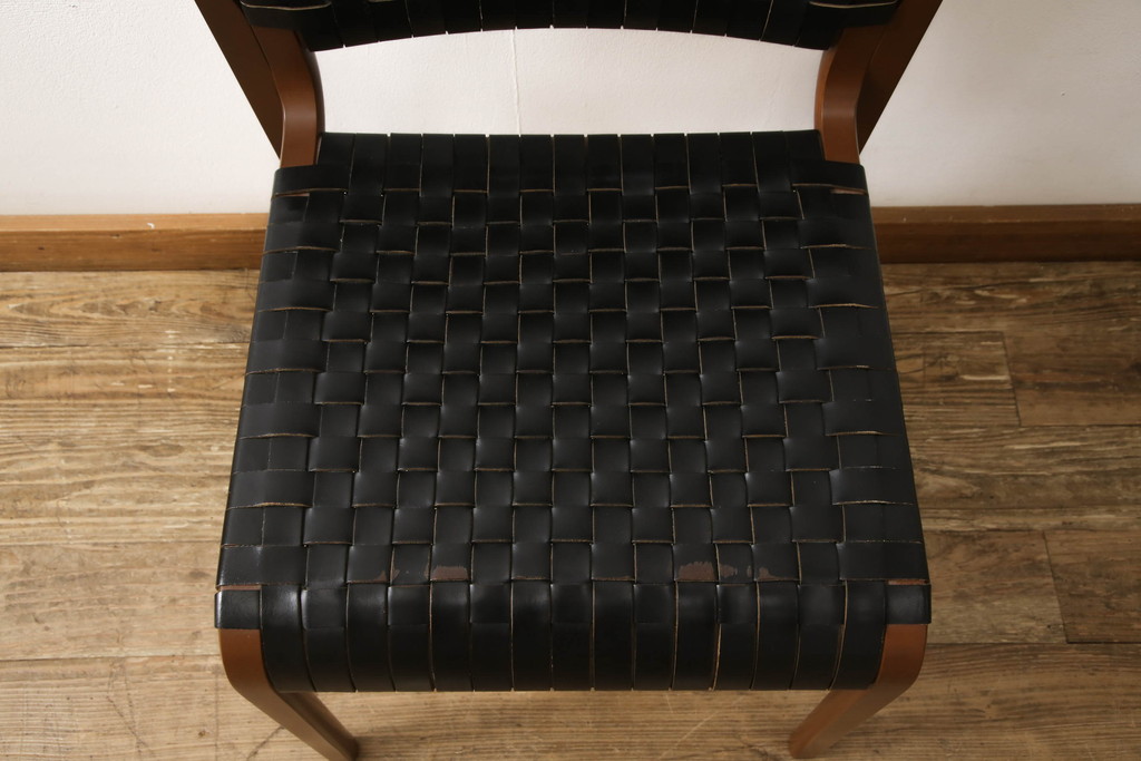 中古　arflex(アルフレックス)　NT SLIM(エヌティー スリム)　本革(レザー)　スタイリッシュなデザインが魅力のアームレスチェア(ダイニングチェア、椅子、イス)(R-065454)