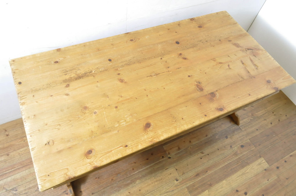 フランスアンティーク　パイン材　木味を生かしたデザインが素敵なダイニングテーブル(作業台、食卓、4人掛け、6人掛け)(R-064223)