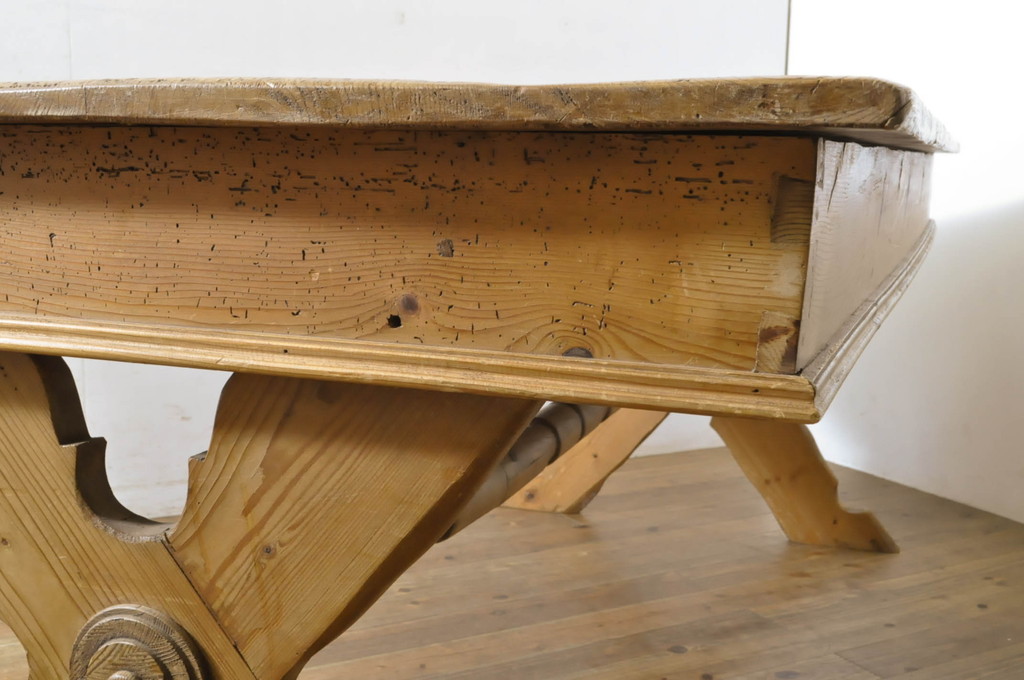 フランスアンティーク　パイン材　木味を生かしたデザインが素敵なダイニングテーブル(作業台、食卓、4人掛け、6人掛け)(R-064223)