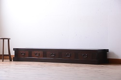 和製アンティーク　特大!!　重厚　ナラ(楢)材　レトロな佇まいと透かし彫りが素敵な本箱(食器棚、戸棚、収納棚、飾り棚、ブックケース、キャビネット)(R-071472)