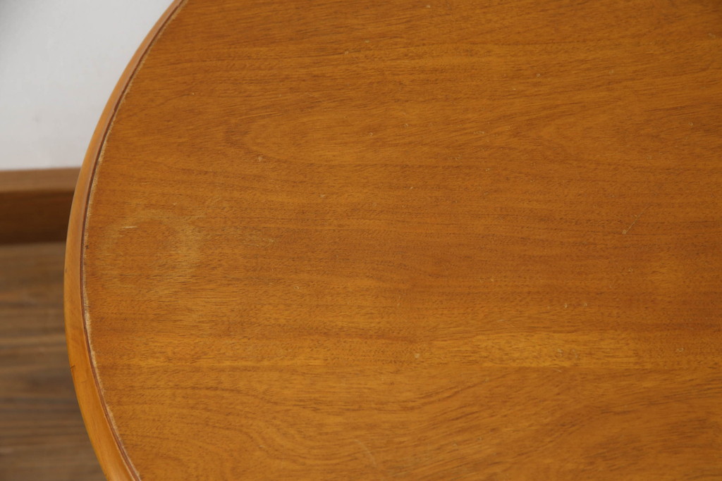 中古　横浜クラシック家具　ダニエル(Daniel)　　レオナ (Leona)　A-317　温かみのある色合いが魅力の丸テーブル(ローテーブル、ラウンドテーブル、コーヒーテーブル、サイドテーブル)(定価約21万円)(R-072580)