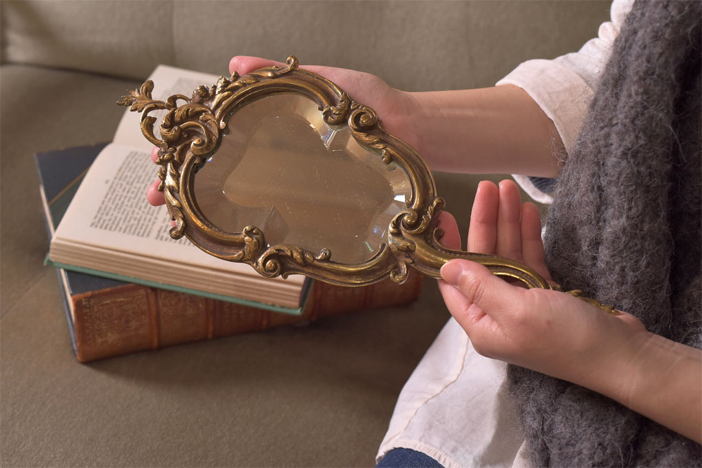 アンティーク雑貨 フランスアンティーク アカンサスの装飾が目を惹く豪華なハンドミラー(手鏡) ラフジュ工房