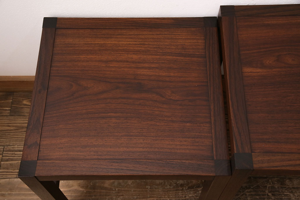 ヴィンテージ家具　北欧家具　北欧ビンテージ　ローズウッド材　シンプルで取り入れやすいネストテーブル(サイドテーブル、カフェテーブル)(R-049888)