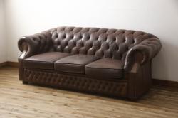 イギリスビンテージ　本革　Winchester Furniture(ウィンチェスター・ファニチャー)　ボリューム感たっぷりのチェスターフィールドソファ(三人掛けソファ、3人掛け、3P、ヴィンテージ、レザー)(R-063460)