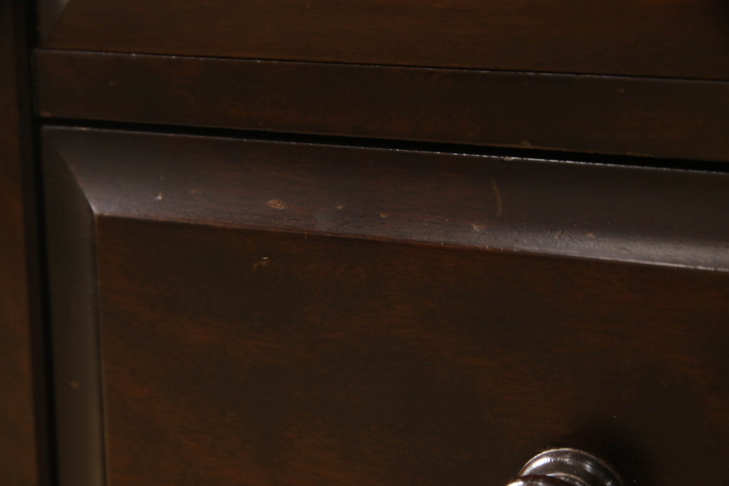 中古　北海道民芸家具　深みのある色合いでシックな雰囲気漂うサイドデスク(脇机、サイドチェスト、引き出し、サイドテーブル)(R-063804)