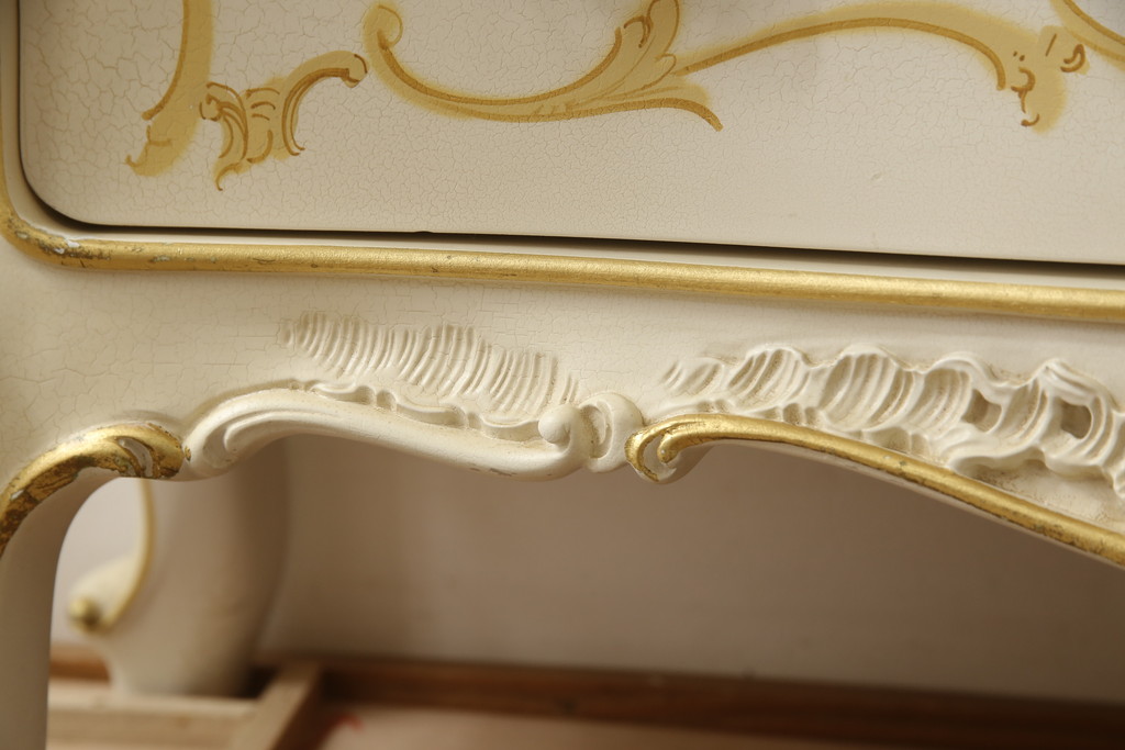 中古　美品　イタリア高級家具　SILIK(シリック)　ロココ調　Art.726　丸みを帯びたデザインが可愛らしい3段チェスト(コモード、サイドチェスト、ドロワー、引き出し)(定価約90万円)(R-065469)