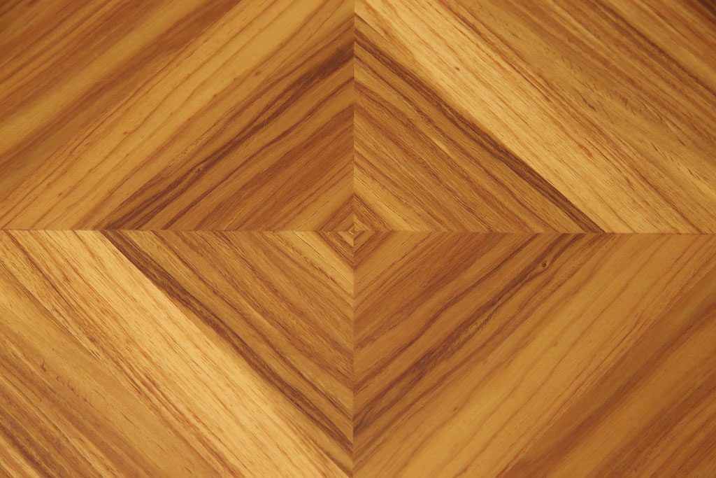 中古　イタリア高級家具　Mobili d'arte　幾何学模様を描くような天板が美しいサイドテーブル(戸棚、収納棚、サイドキャビネット)(R-054371)