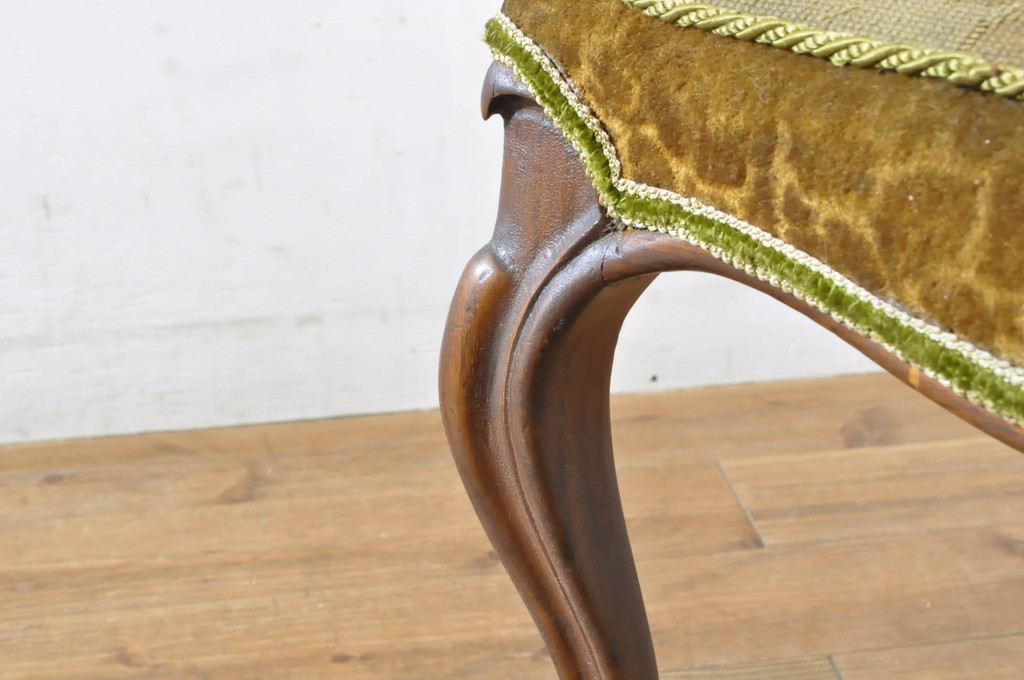 イギリスアンティーク　マホガニー材　華やかな刺繍がエレガントさを引き立たせる猫脚チェア(ダイニングチェア、サロンチェア、椅子、イス、英国)(R-064507)