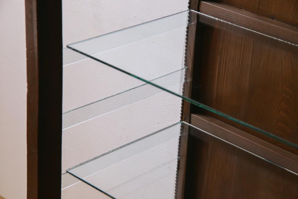【セミオーダー家具実例】大正昭和初期のガラスケースをリメイク!建具に色ガラス、結霜ガラス、クリアガラスを使用したラフジュ工房オリジナルのステンドグラスを組み入れました。(ショーケース、収納棚、戸棚)