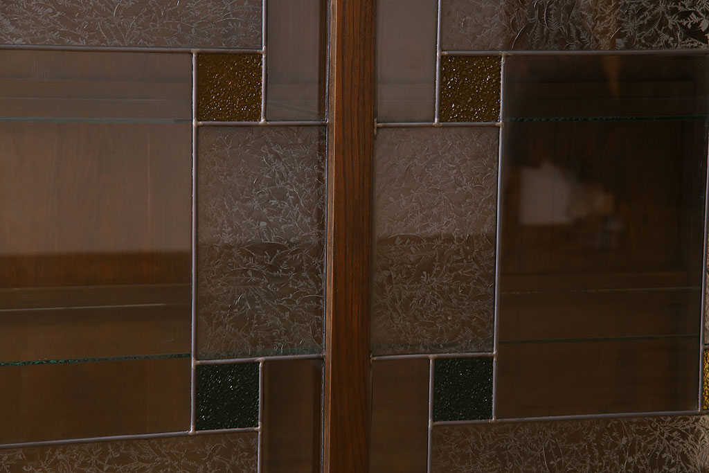 【セミオーダー家具実例】大正昭和初期のガラスケースをリメイク!建具に色ガラス、結霜ガラス、クリアガラスを使用したラフジュ工房オリジナルのステンドグラスを組み入れました。(ショーケース、収納棚、戸棚)