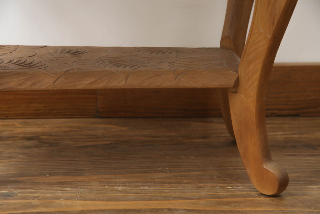 和製ビンテージ　民芸家具　日光彫り　脚や棚にまで施された彫刻が目を引くサイドテーブル(コンソールテーブル、ローテーブル、ヴィンテージ)(R-073278)