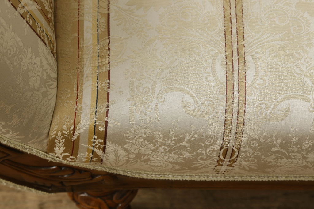 中古　美品　IDC大塚家具取り扱い　高級イタリア家具　エレガントな雰囲気を醸し出すカウチソファ(シェーズロング、長椅子)(R-057289)