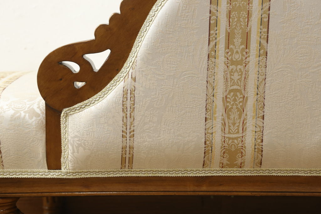 中古　美品　IDC大塚家具取り扱い　高級イタリア家具　エレガントな雰囲気を醸し出すカウチソファ(シェーズロング、長椅子)(R-057289)