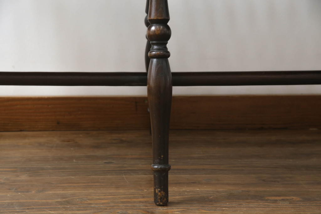  イギリスアンティーク　Lloyd's Antiques(ロイズ・アンティークス)取り扱い　ニレ材　クラシカルな佇まいのウィンザーベンチ(ウインザーチェア、ウィンザーチェア、ベンチソファ、長椅子、2人掛けベンチ、英国)(R-073270)