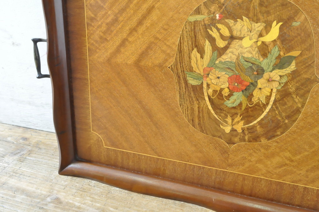 アンティーク雑貨　イギリスアンティーク　Lloyd's Antiques(ロイズ・アンティークス)　まるで絵画のような象嵌が目を惹くトレー(お盆、タペストリー、英国)(R-065604)