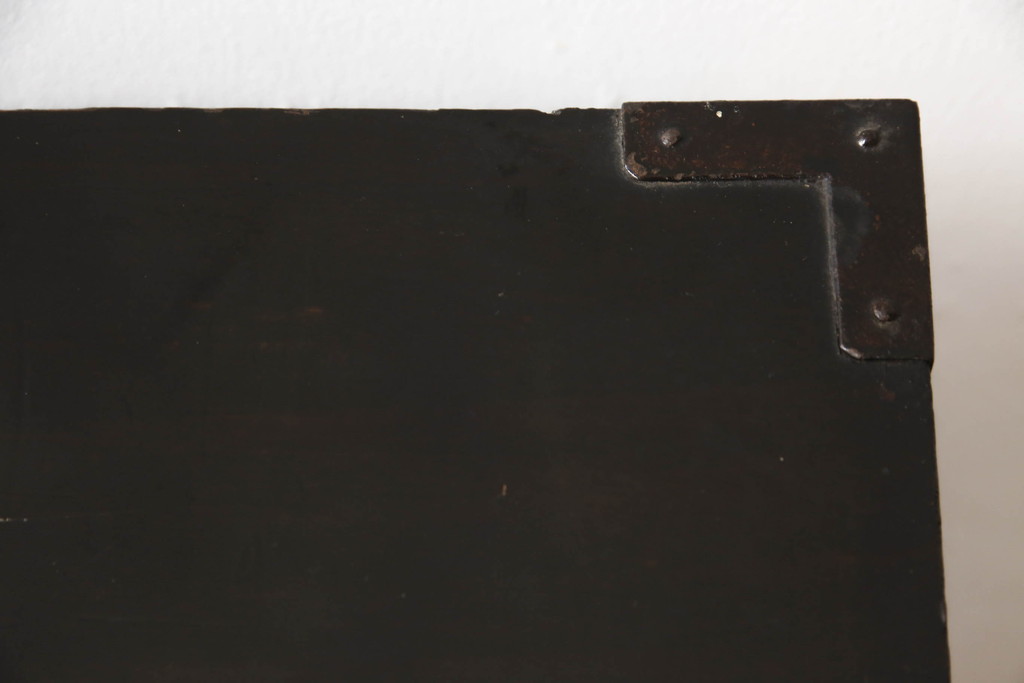 和製アンティーク　前面栗材　閂(かんぬき)付き　品のある佇まいが魅力の庄内小箪笥(引き出し、時代箪笥、庄内箪笥、衣装箪笥、整理タンス、収納たんす)(R-065456)