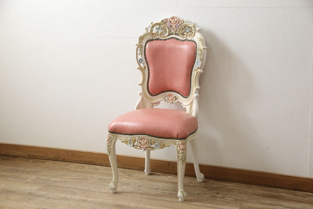 中古 イタリアンロココ調デザイン かわいいレザー張り・彫刻フレームのチェア(椅子、イス、ダイニングチェア)(定価約8.2万円)(R-056573)  ラフジュ工房
