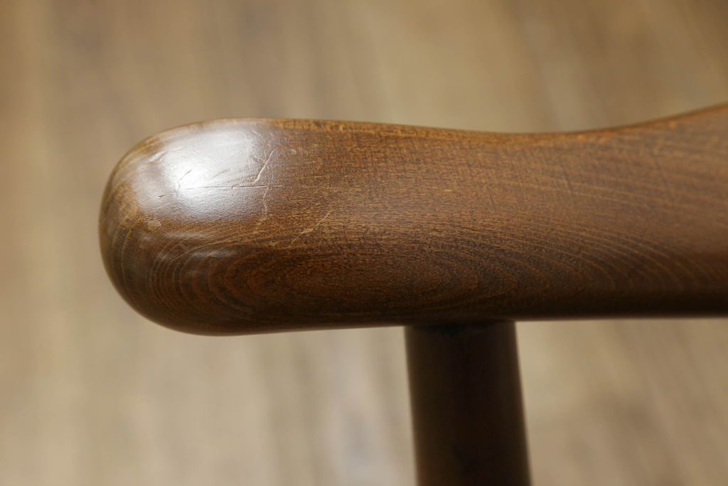 和製ビンテージ　美品　秋田木工　合皮　丸みのある背もたれがかわいらしいロッキングチェア(アームチェア、椅子、イス、ヴィンテージ)(R-057962)