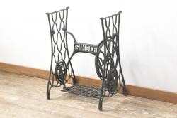 アンティーク家具　和製アンティーク　重厚なケヤキ材一枚板の鉄脚ベンチ(長椅子、アイアンベンチ)