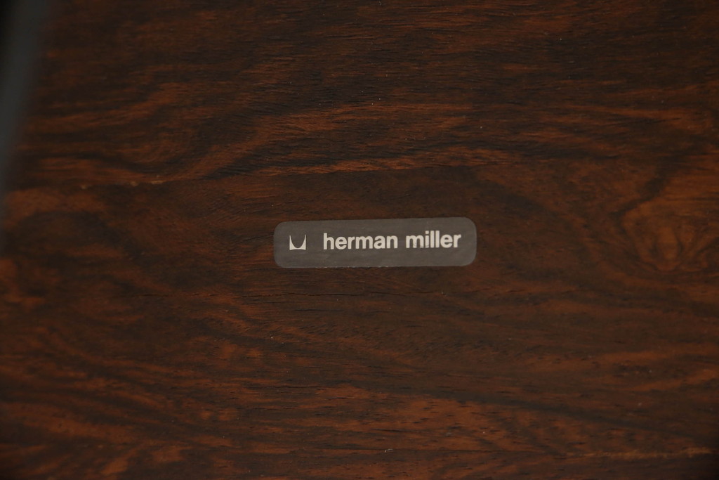 アメリカビンテージ　Hermanmiller(ハーマンミラー社)　希少!!　ブラジリアンローズウッド材　クラシック　身体を包み込むようなフォルムが魅力のイームズラウンジチェア&オットマン(本革、レザーチェア、椅子、イス、1人掛けソファ、1Pソファ、アームチェア、フットスツール、ヴィンテージ)(R-065467)