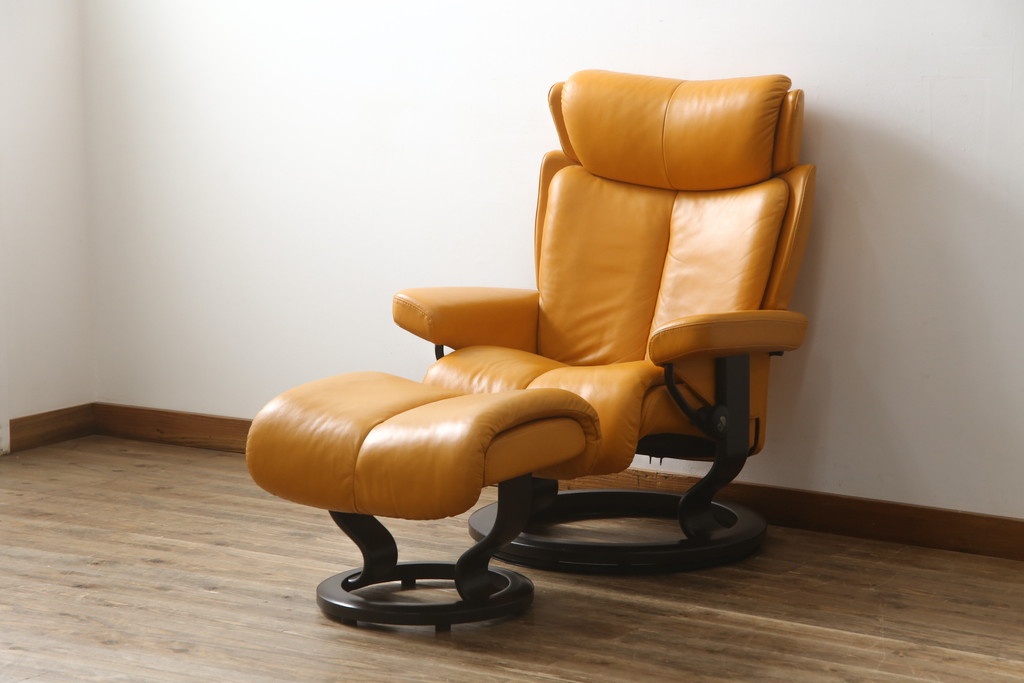 中古 EKORNES(エコーネス) Stressless Magic(ストレスレス マジック) シグニチャー Sサイズ 本革 オットマン付き ストレスレスチェア(レザー、リクライニングチェア、一人掛けソファ、1P、アームチェア、フットスツール)(R-078862) | ラフジュ工房