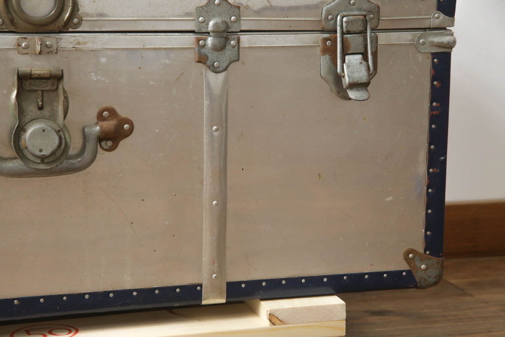 和製アンティーク　お部屋のアクセントにおすすめなジュラルミン張りのトランク(センターテーブル、ローテーブル、収納、ディスプレイ)(R-073220)