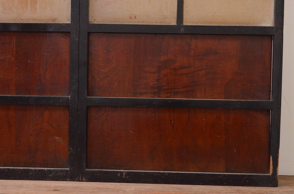 アンティーク建具　高級品!!　鏡板　欅(ケヤキ)材　ダイヤガラス入り　玉杢が素敵な漆塗りのガラス帯戸2枚セット(引き戸、板戸、ガラス戸)(R-071012)