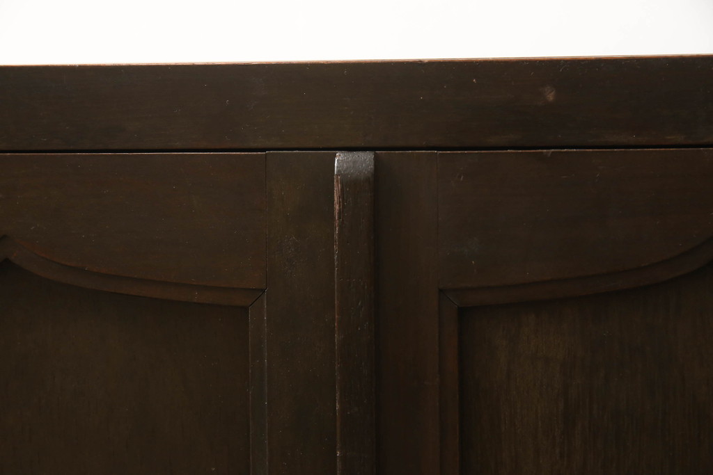 和製アンティーク　大正ロマン　ナラ材のシックな色合いが魅力のサイドキャビネット(サイドボード、サイドテーブル、ナイトテーブル、収納棚、戸棚)(R-061542)